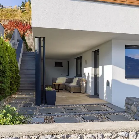 Van's Place, Luxury
