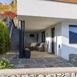 Van's Place, Luxury