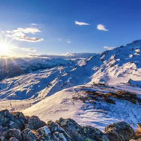 Van's Place, Luxury *